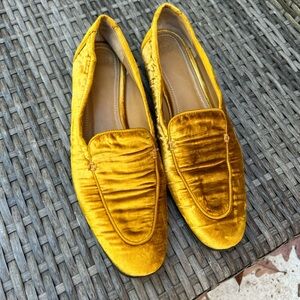 Gorgeous velvet mustard driving shoes …worn once size 38 made in Italy